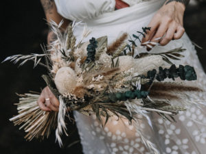 Bouquet de mariée de fleurs sechées